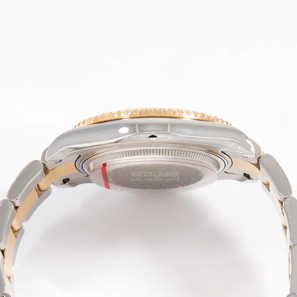 19051_watchlounge_lo.jpg