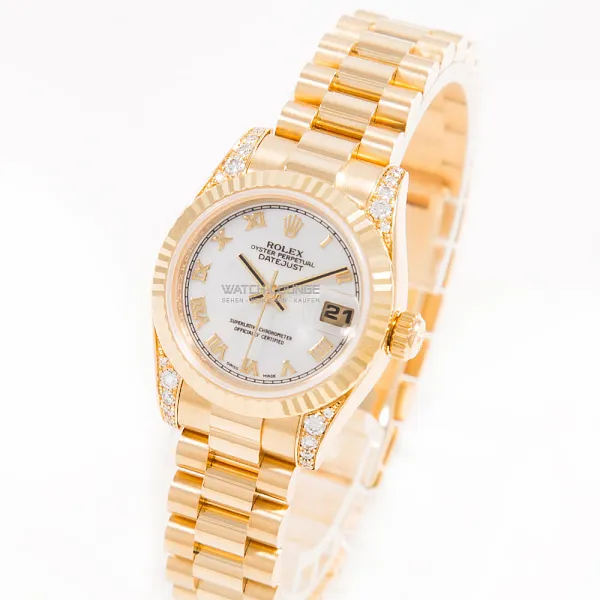 19062_watchlounge_lo_1.jpg