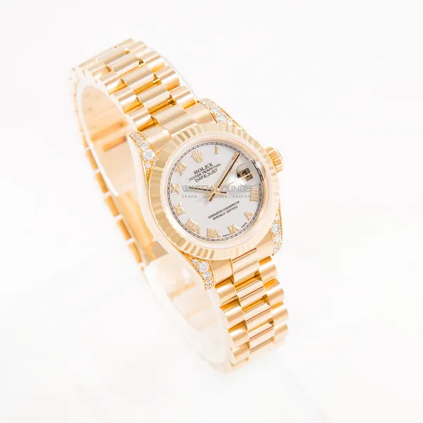 19065_watchlounge_lo.jpg