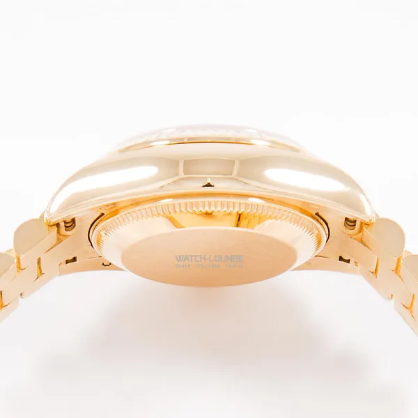 19068_watchlounge_lo.jpg