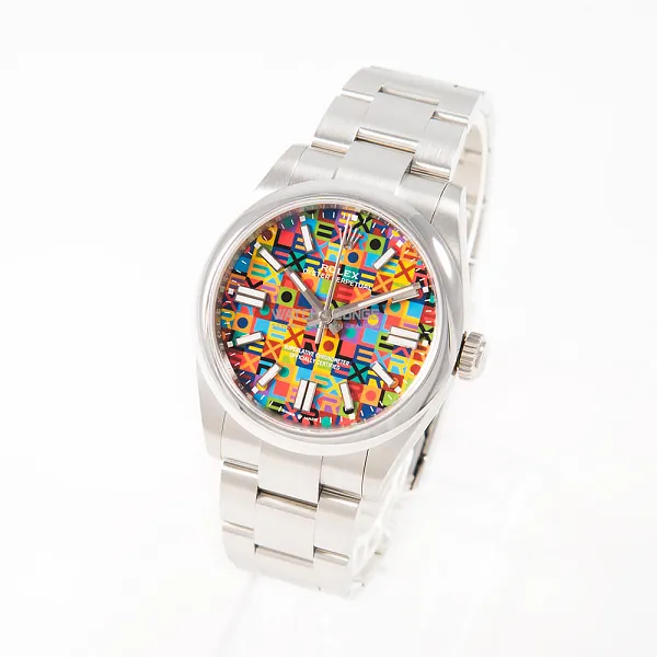 19111_watchlounge_lo.jpg