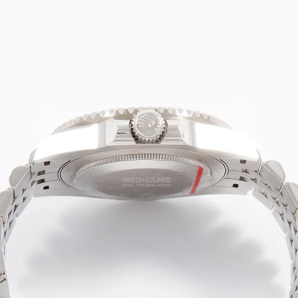 19149_watchlounge_lo.jpg