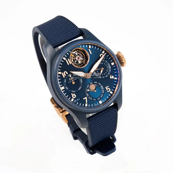 19215_watchlounge_lo.jpg