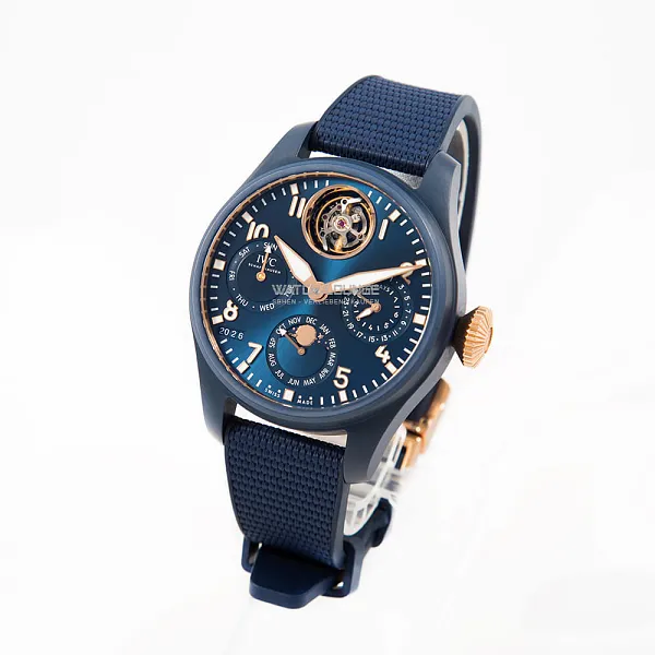 19216_watchlounge_lo.jpg