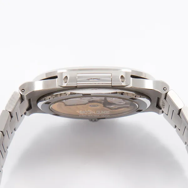 19230_watchlounge_lo.jpg