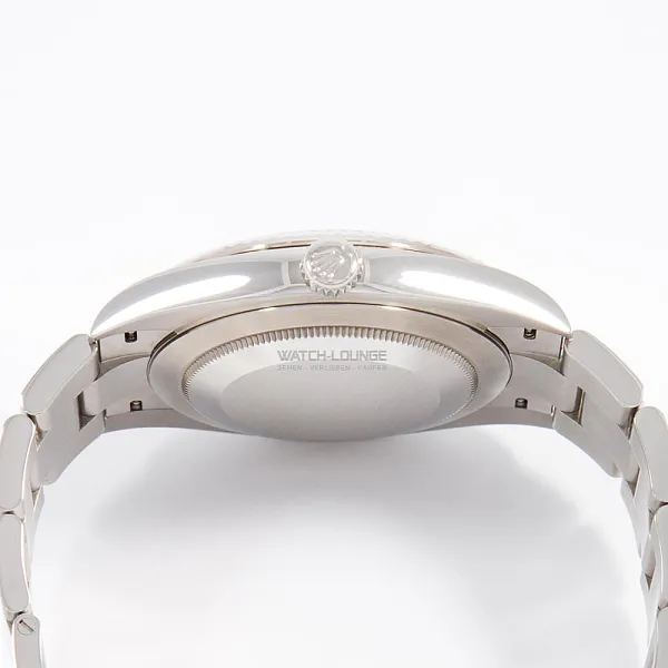 19242_watchlounge_lo.jpg