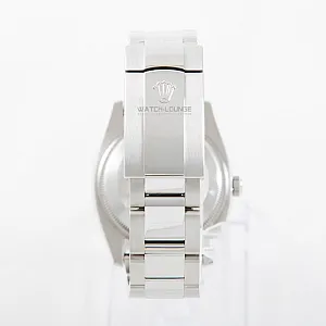 1_02388_watchlounge_lo.jpg