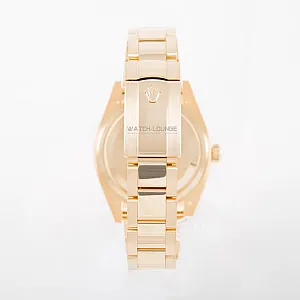 1_02639_watchlounge_lo.jpg