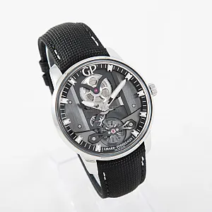1_03713_watchlounge_lo.jpg