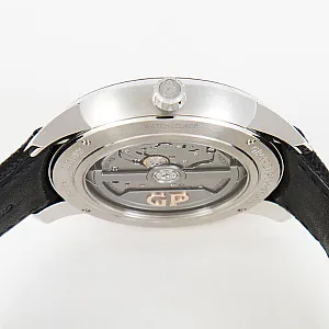 1_03715_watchlounge_lo.jpg