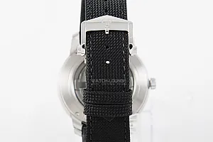 1_03719_watchlounge_lo.jpg