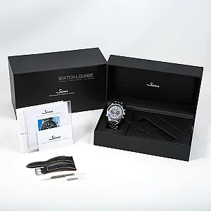 2_02553_watchlounge_lo.jpg