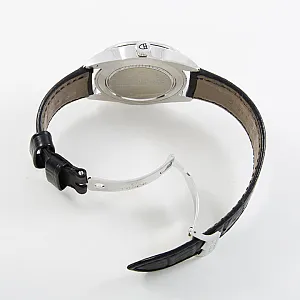 36_042_watchlounge_lo.jpg
