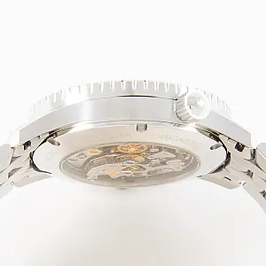 3_02549_watchlounge_lo.jpg