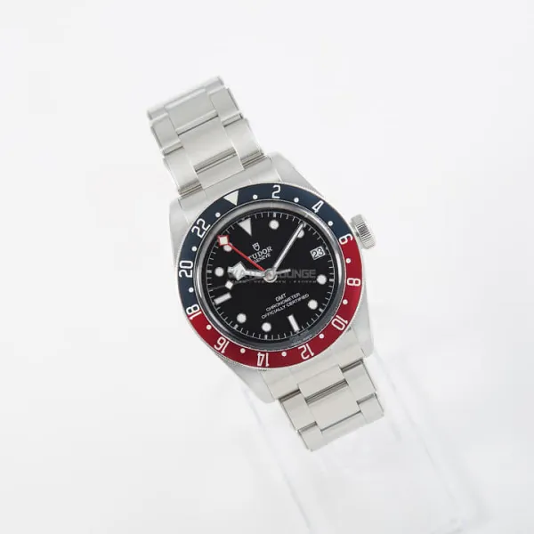 50_28_watchlounge_lo.jpg