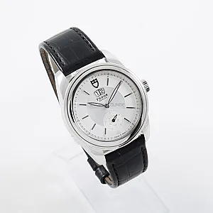 9_040_watchlounge_lo.jpg